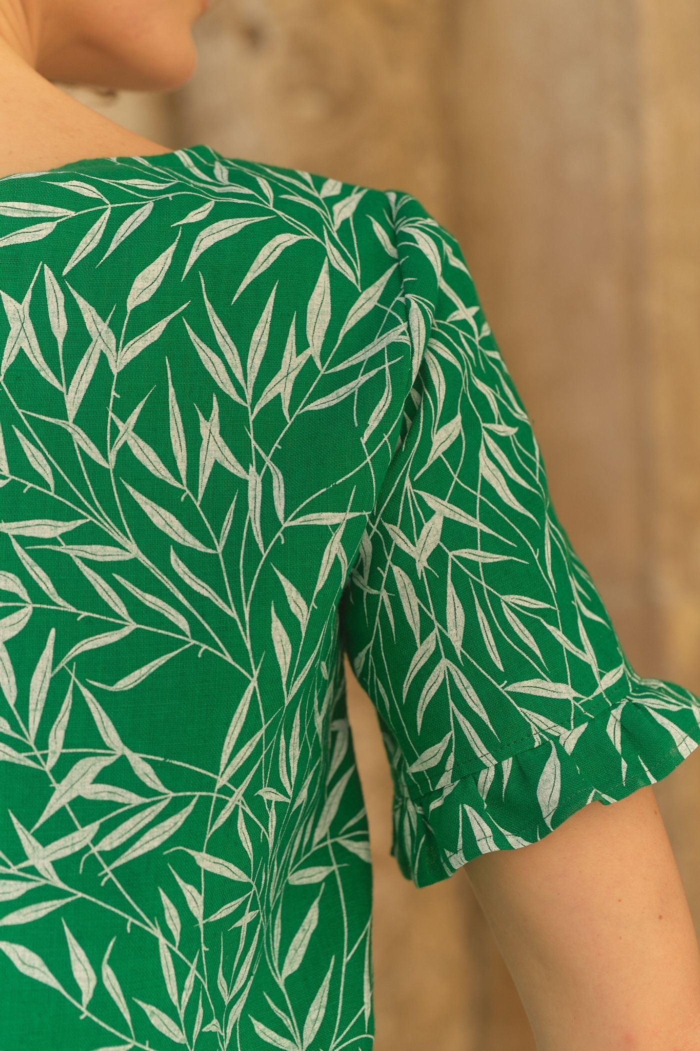Rochie din In cu Volănașe Rosa Verde cu Frunze