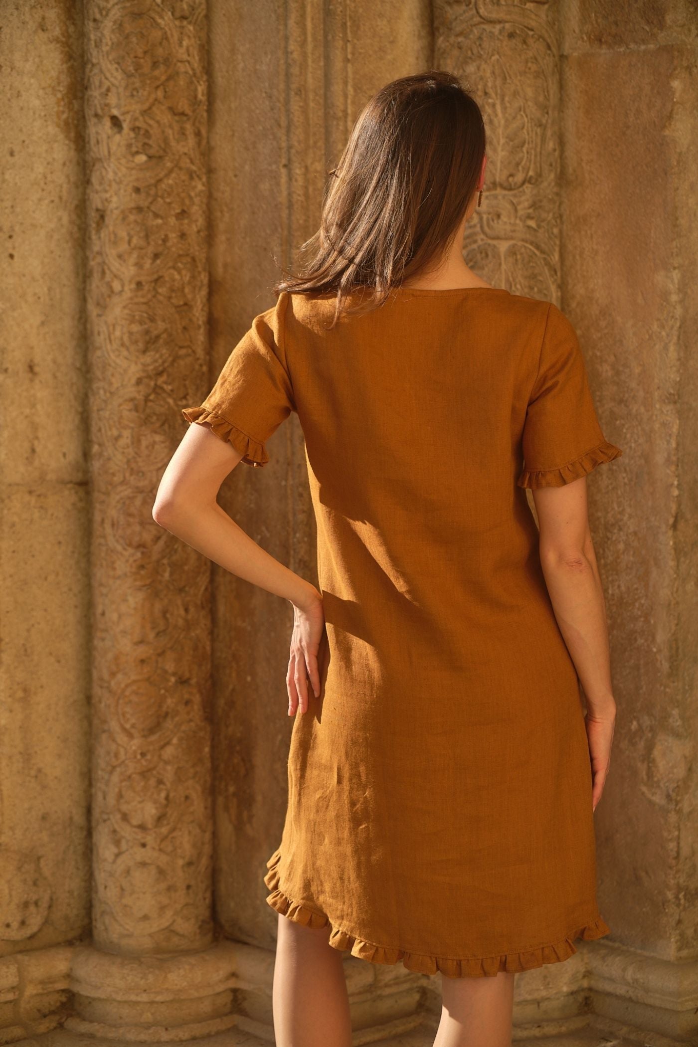 Rochie din In cu Volănașe Rosa Caramel