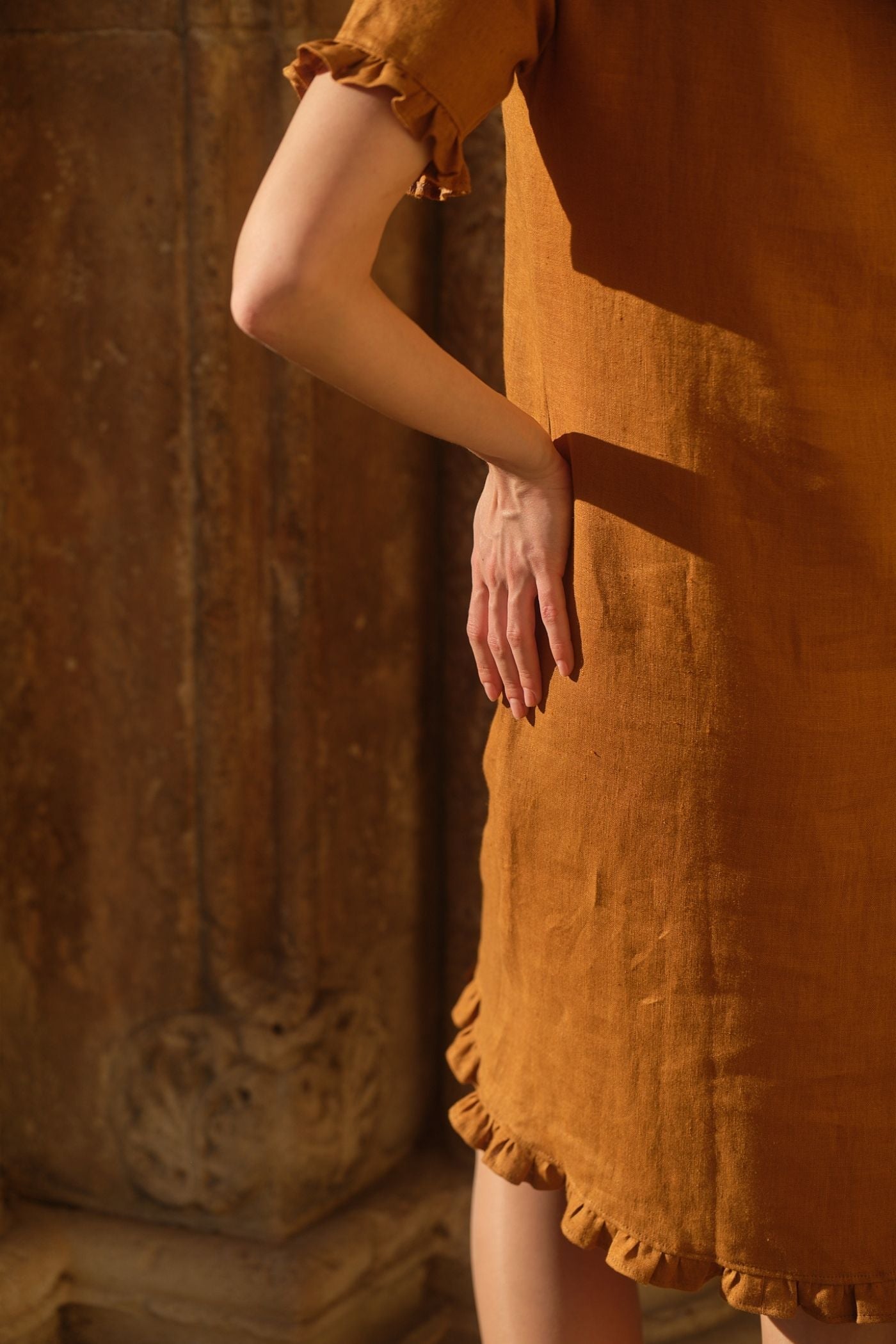 Rochie din In cu Volănașe Rosa Caramel