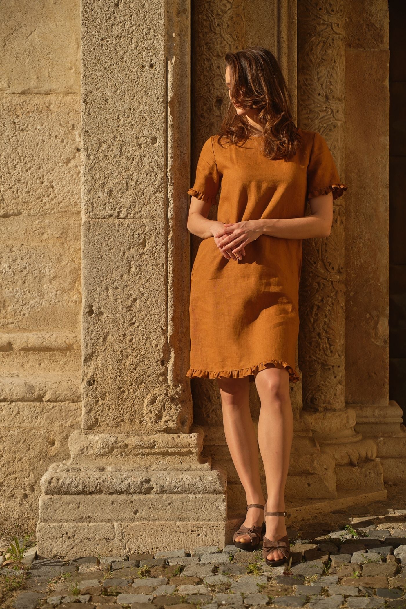 Rochie din In cu Volănașe Rosa Caramel