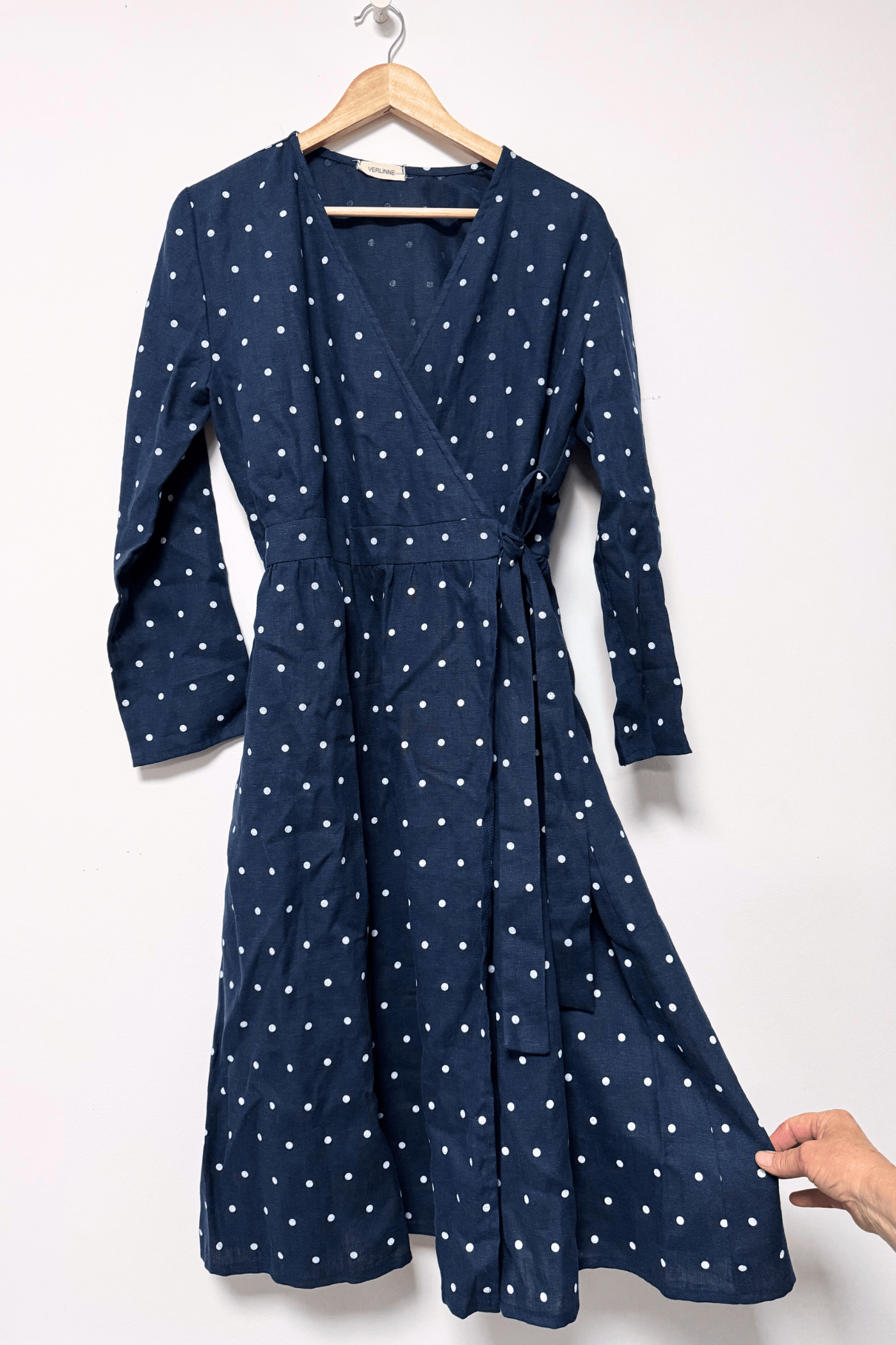 Rochie Petrecută Cu Mânecă Lungă Din In Lara Bleumarin cu Buline