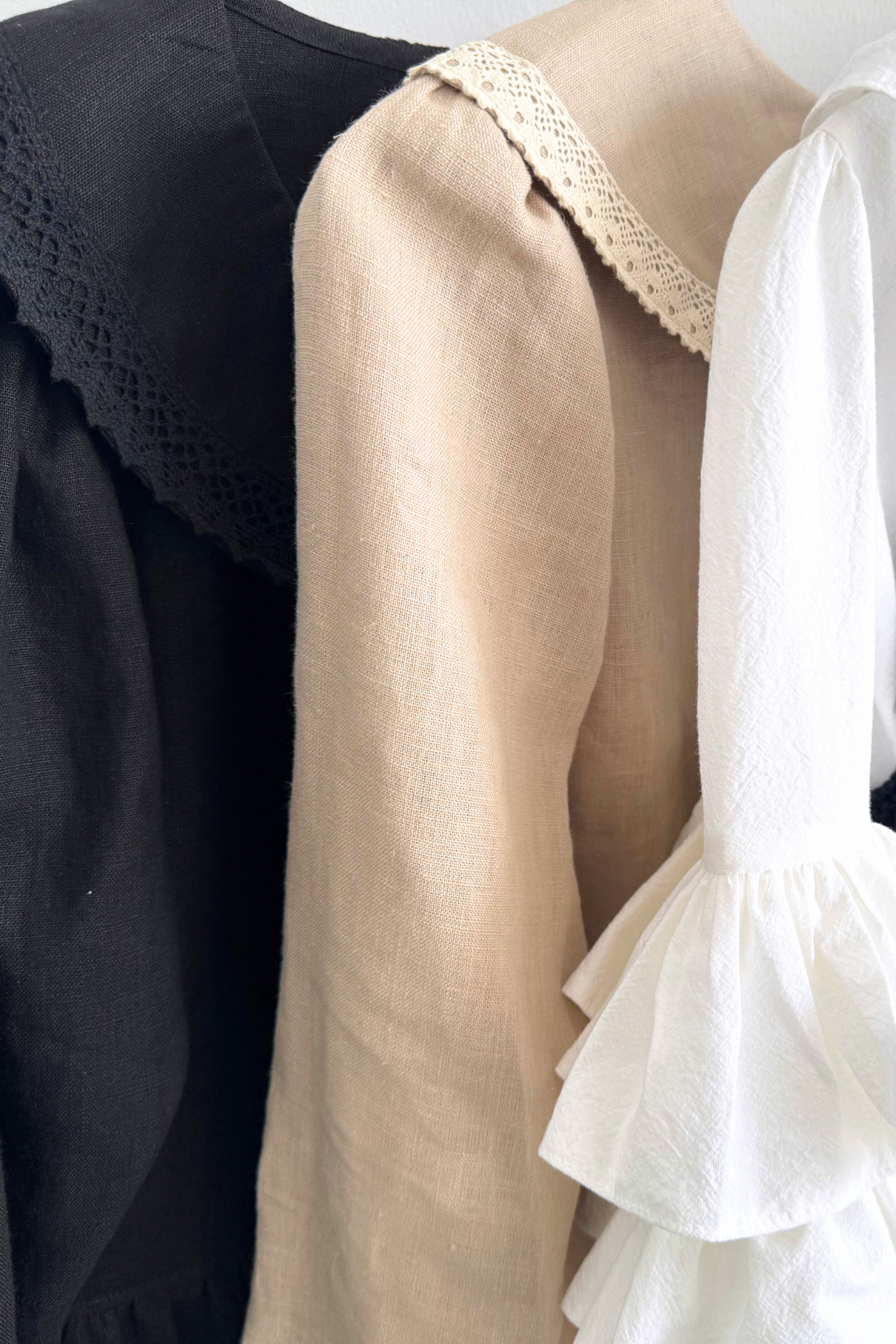 Bluză cu mâneci voluminoase din bumbac premium White Butterfly