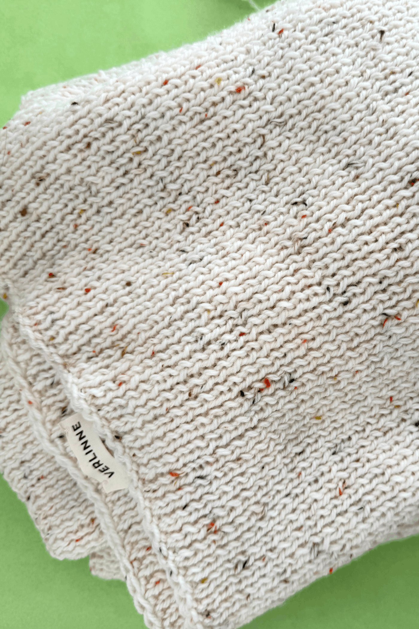 Pulover Tricotat Manual Din Lână Merinos Poetry Crem cu Picățele