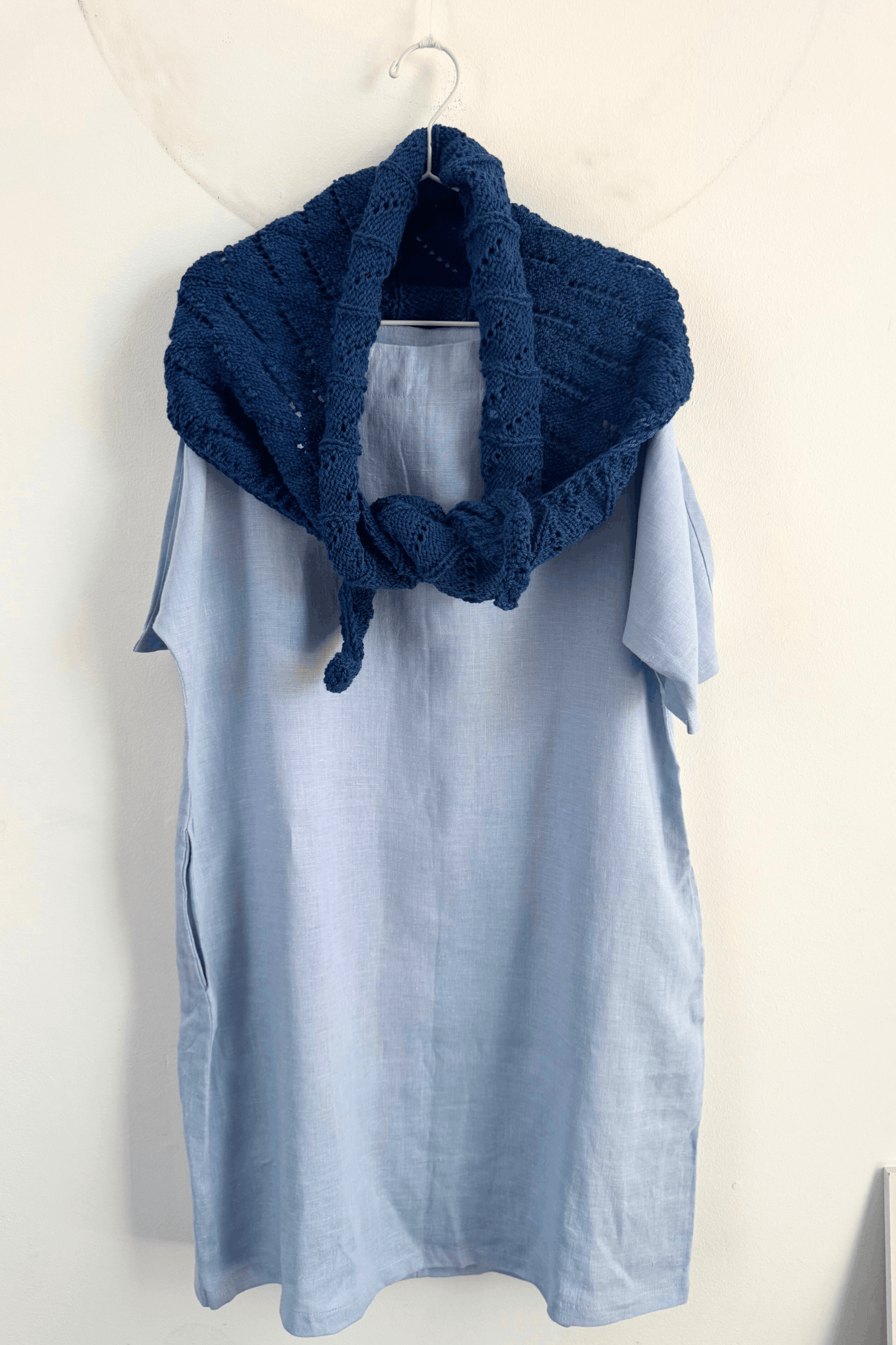 Șal Tricotat Manual din Lână Bleumarin FERIGA