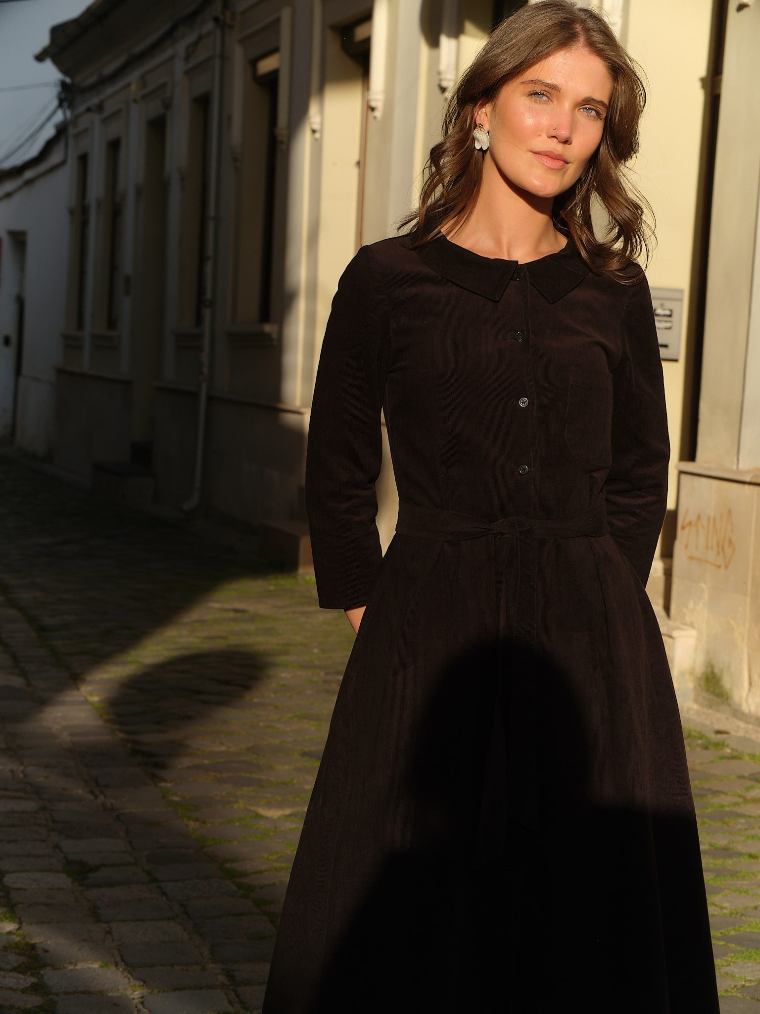 Rochie Din Catifea Reiata Cu Guler Și Nasturi Marla Negru