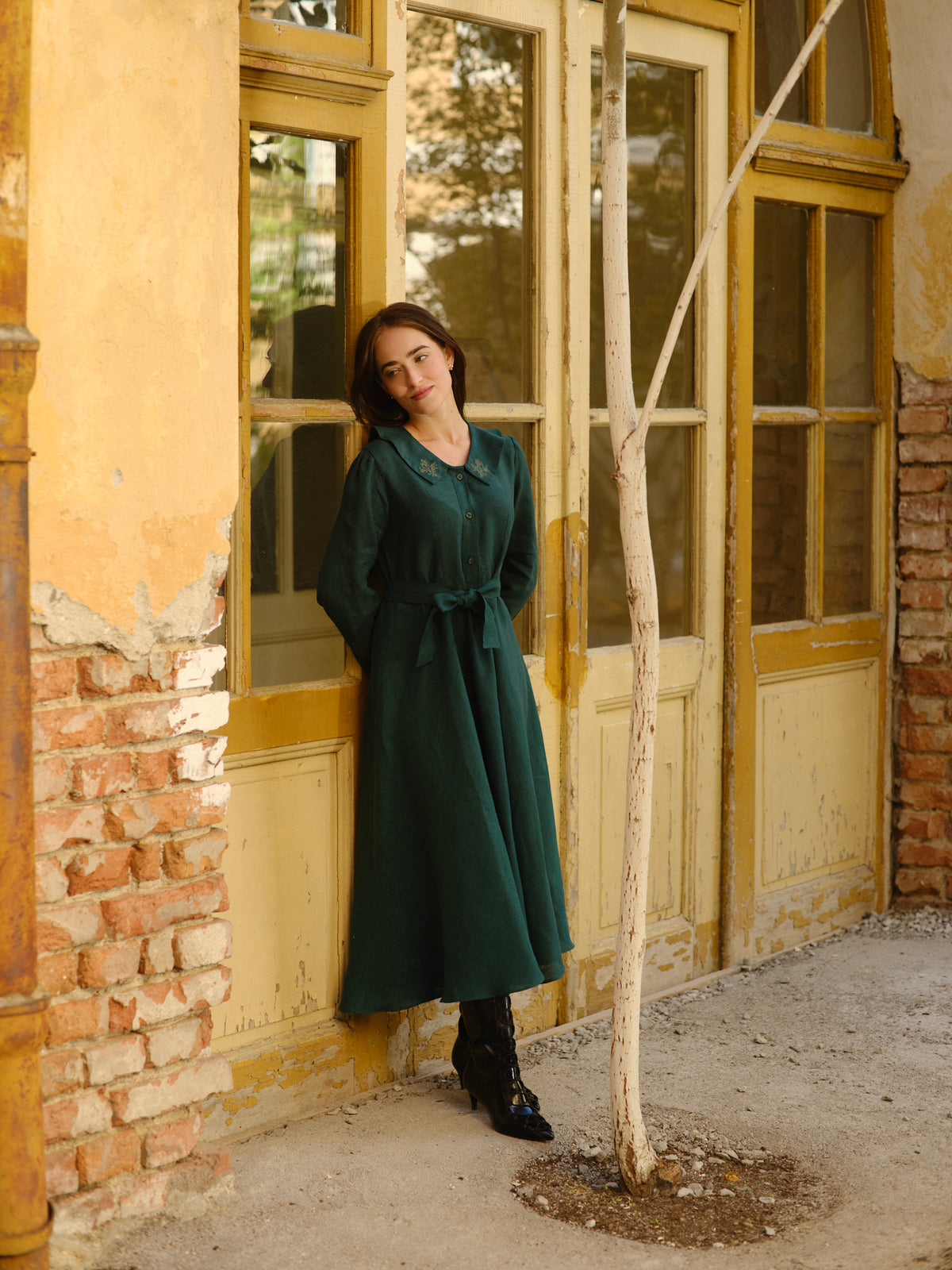 Rochie din In cu Mânecă Lungă și Broderie Sylvie