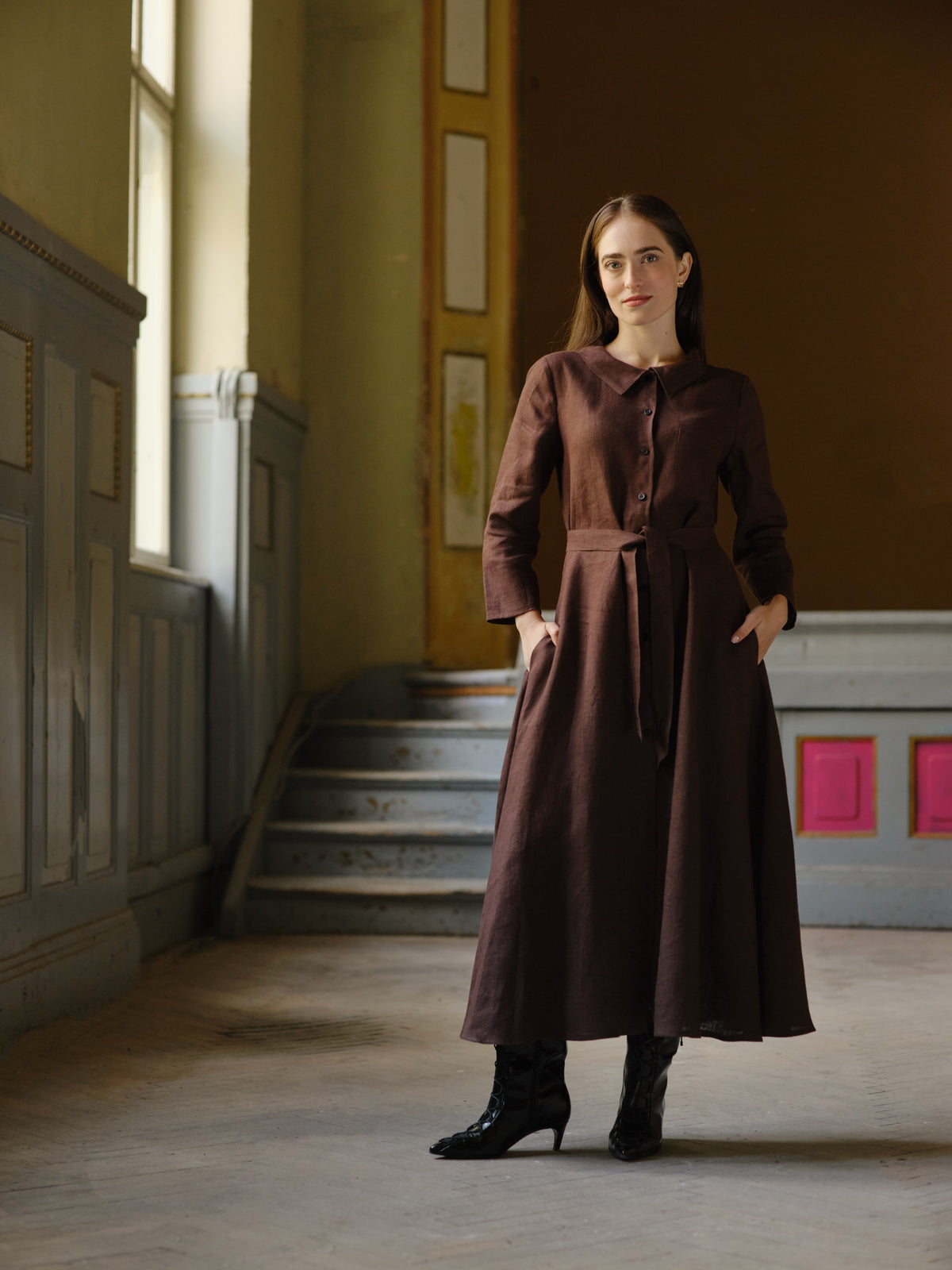 Rochie Din In Lungă Cu Guler Și Nasturi Marla Ciocolată