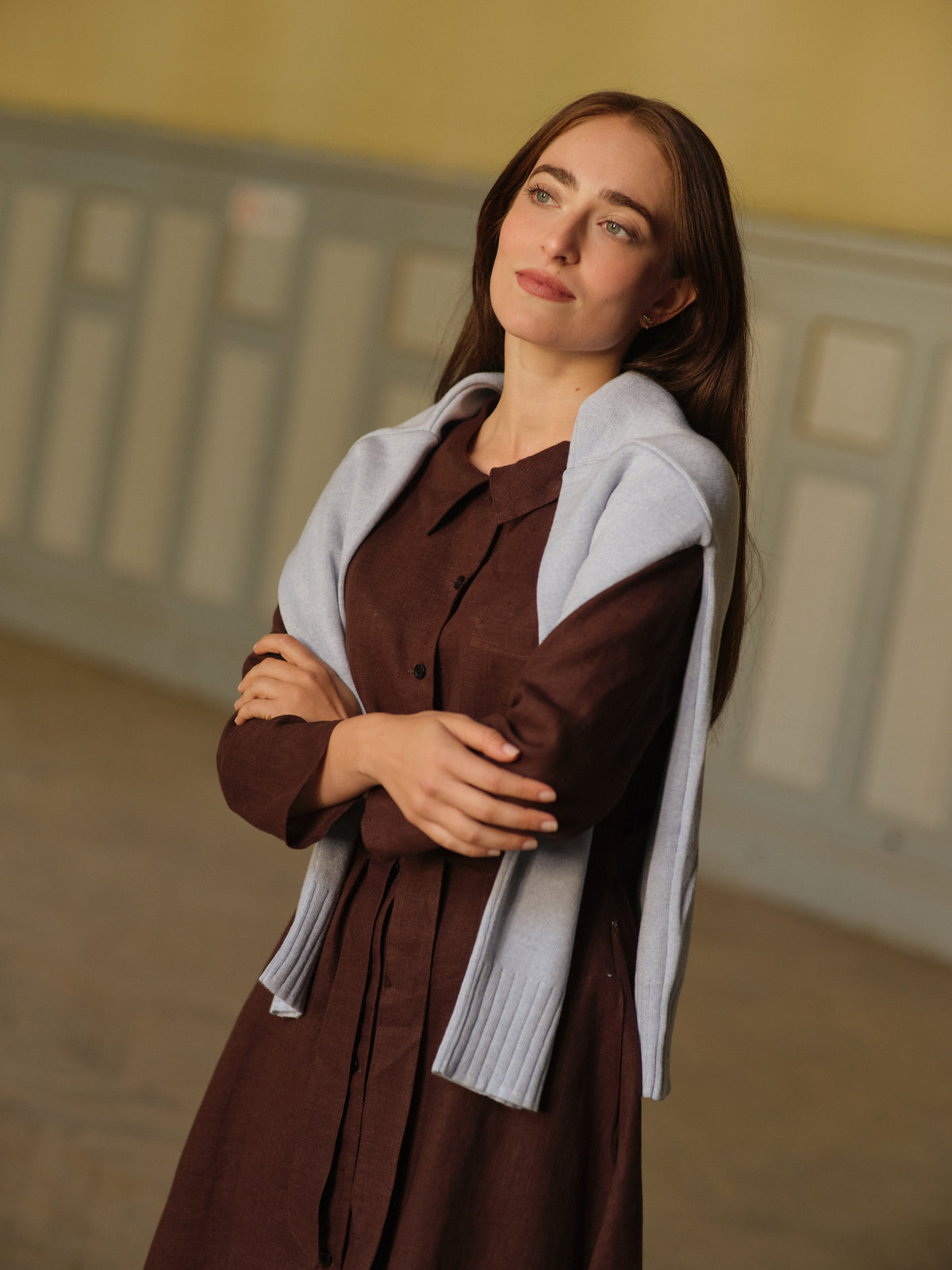 Rochie Din In Lungă Cu Guler Și Nasturi Marla Ciocolată