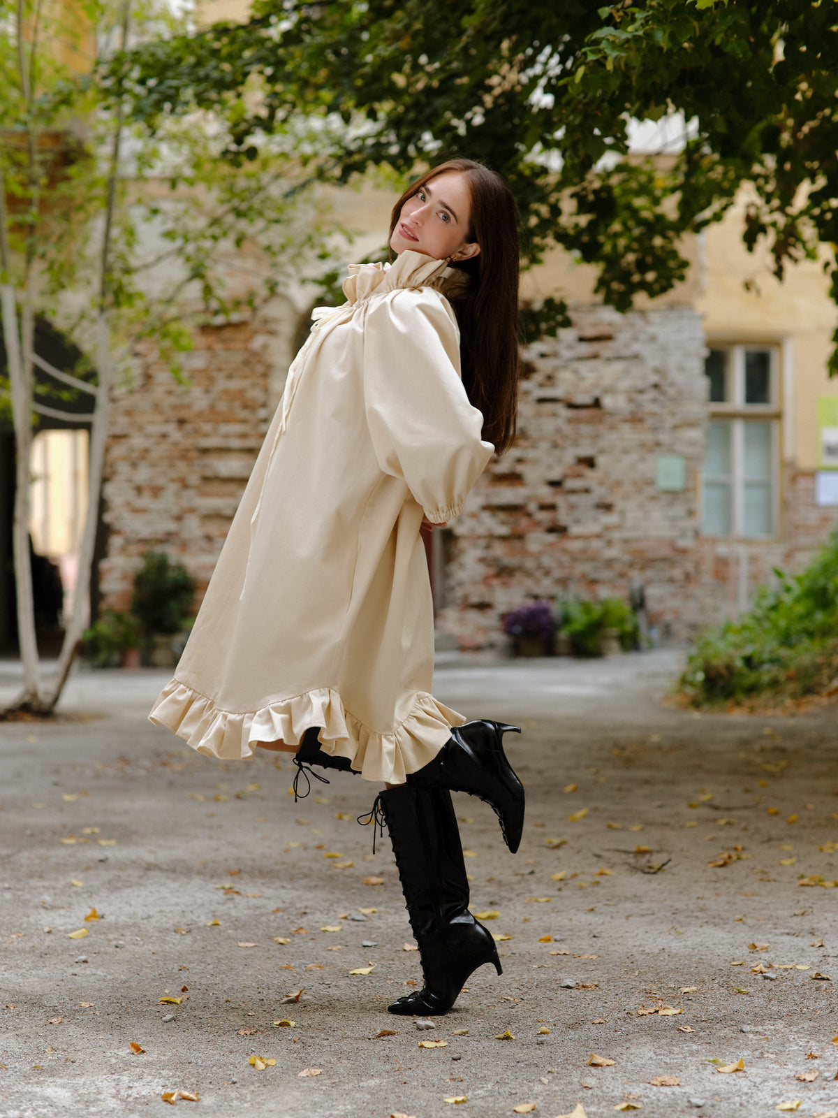 Rochie din gabardină de bumbac organic, cu croi amplu și guler încrețit Poème Lunaire