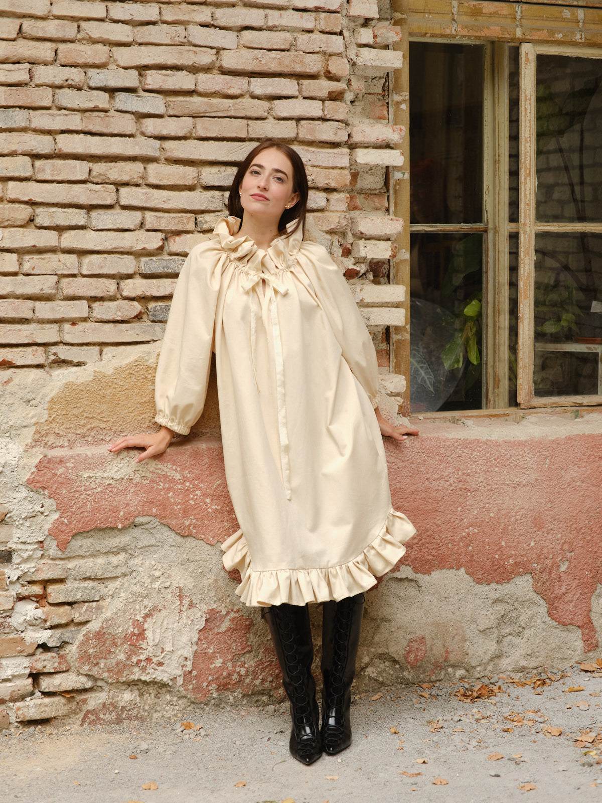 Rochie din gabardină de bumbac organic, cu croi amplu și guler încrețit Poème Lunaire
