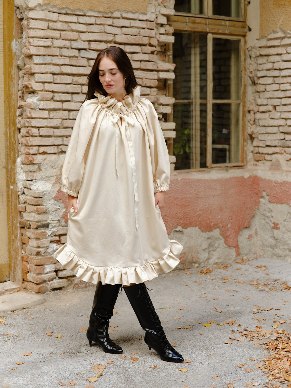 Rochie din gabardină de bumbac organic, cu croi amplu și guler încrețit Poème Lunaire