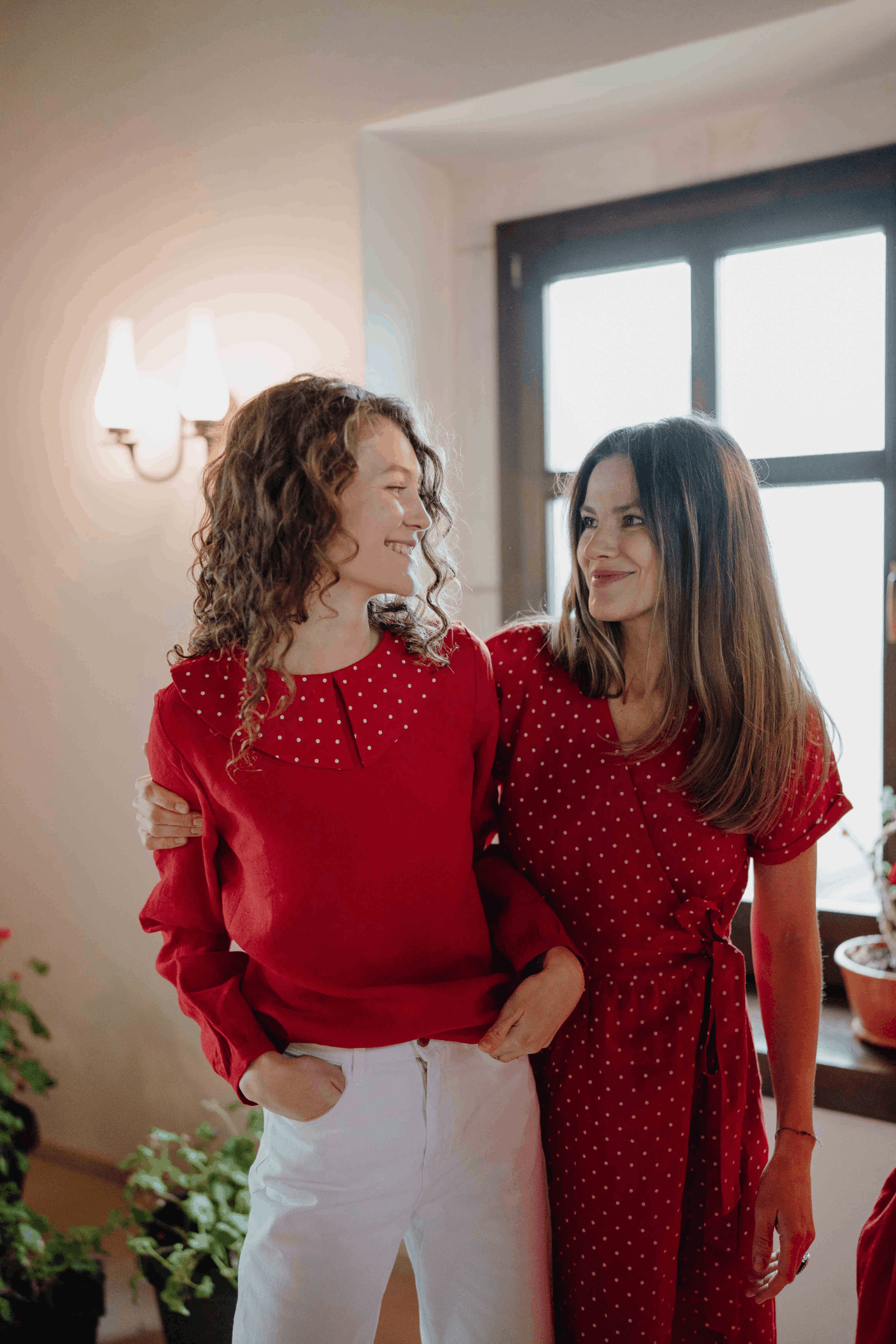 Rochie Petrecută Din In Alma Roșu cu buline