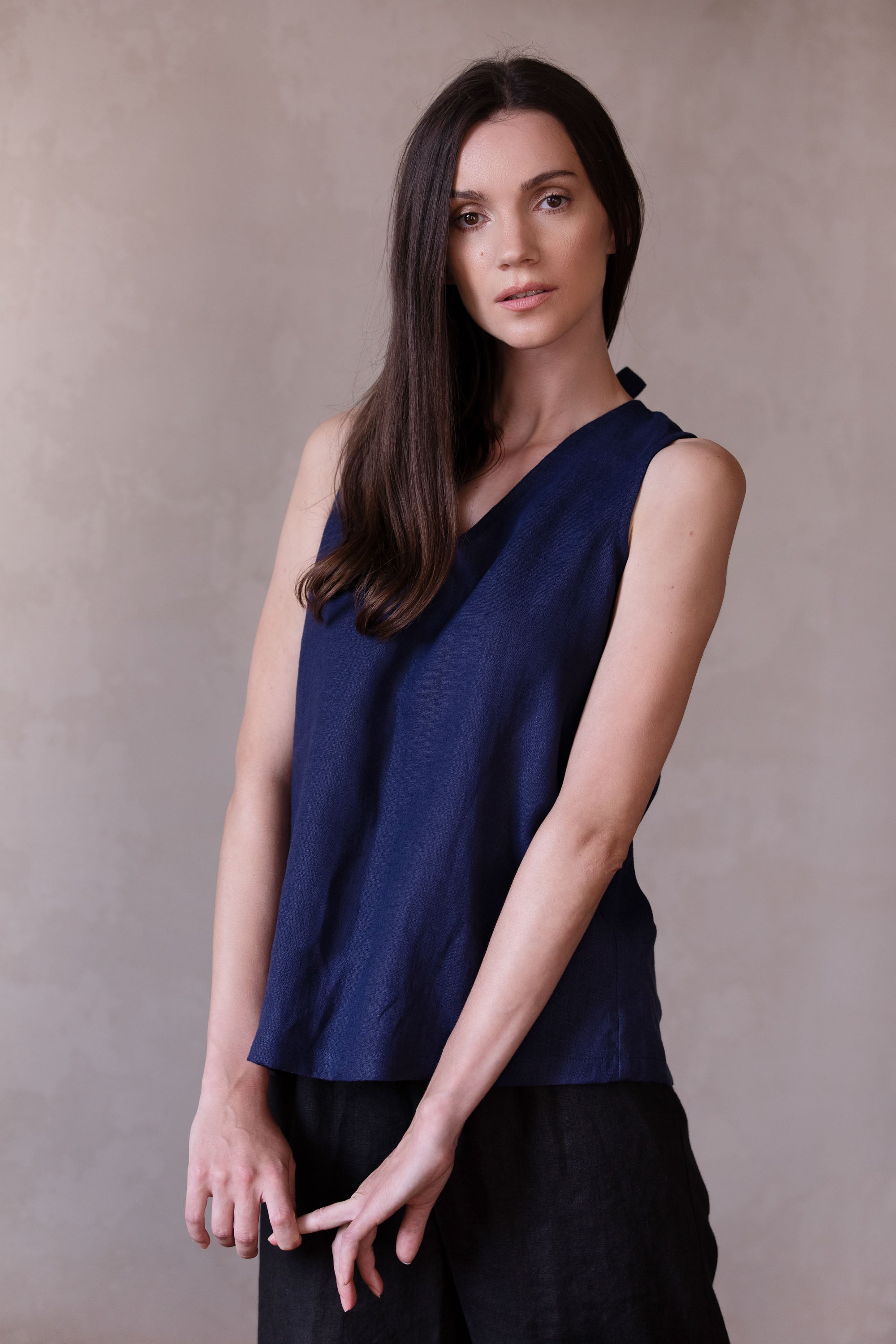 Linen Top with Bow at the Back Isla Navy