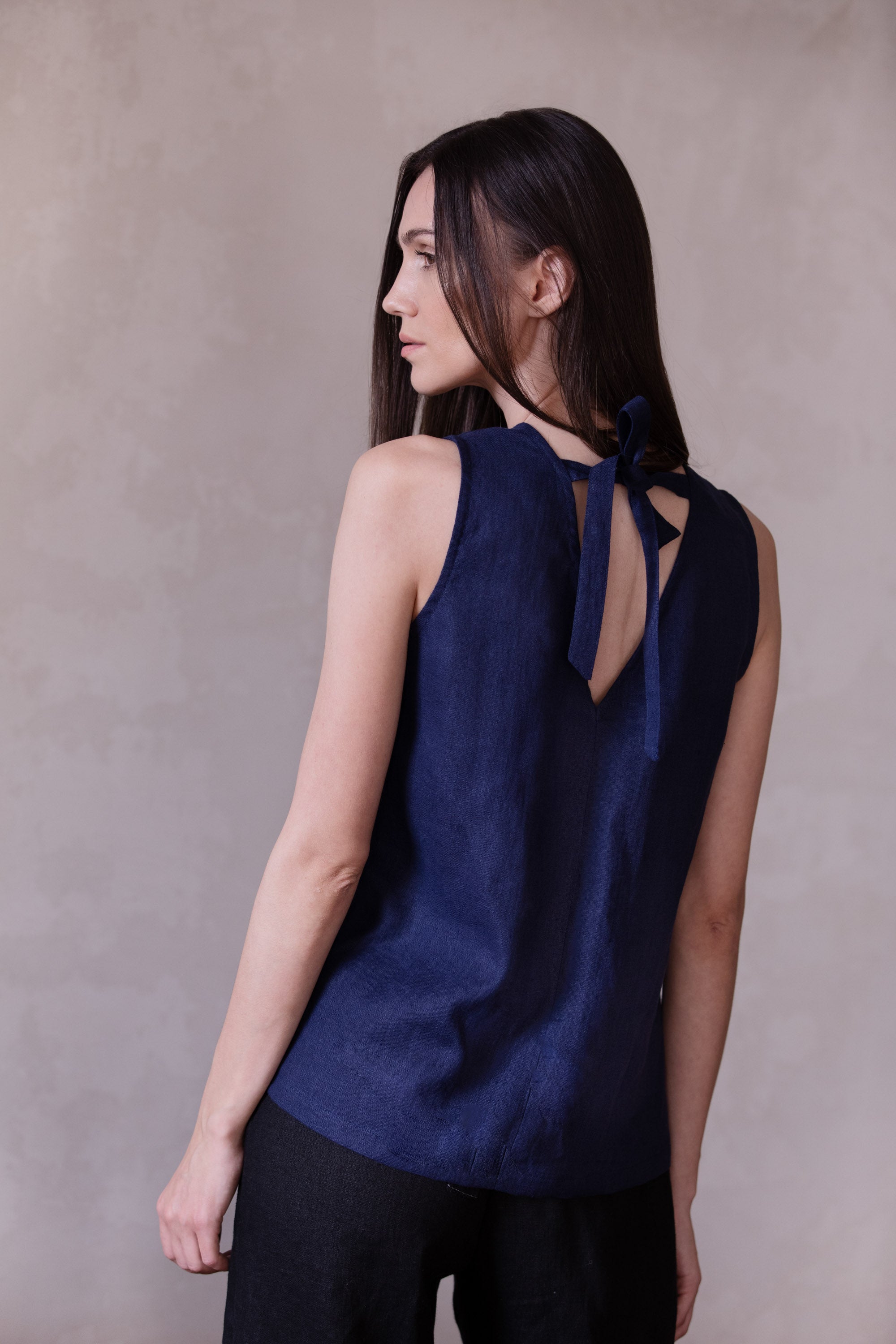 Linen Top with Bow at the Back Isla Navy