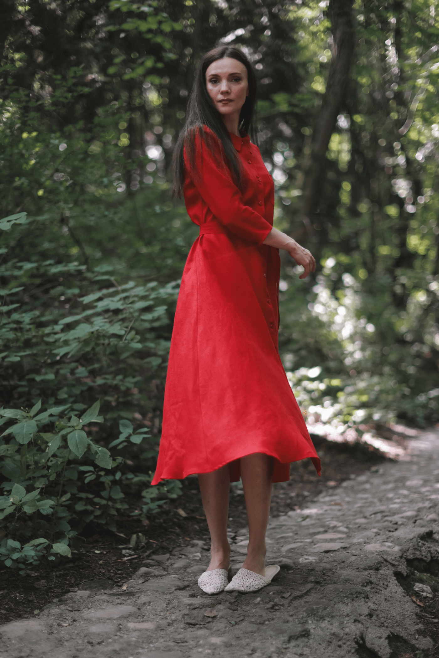 Rochie Din In Lungă Cu Guler Și Nasturi Marla Roșu