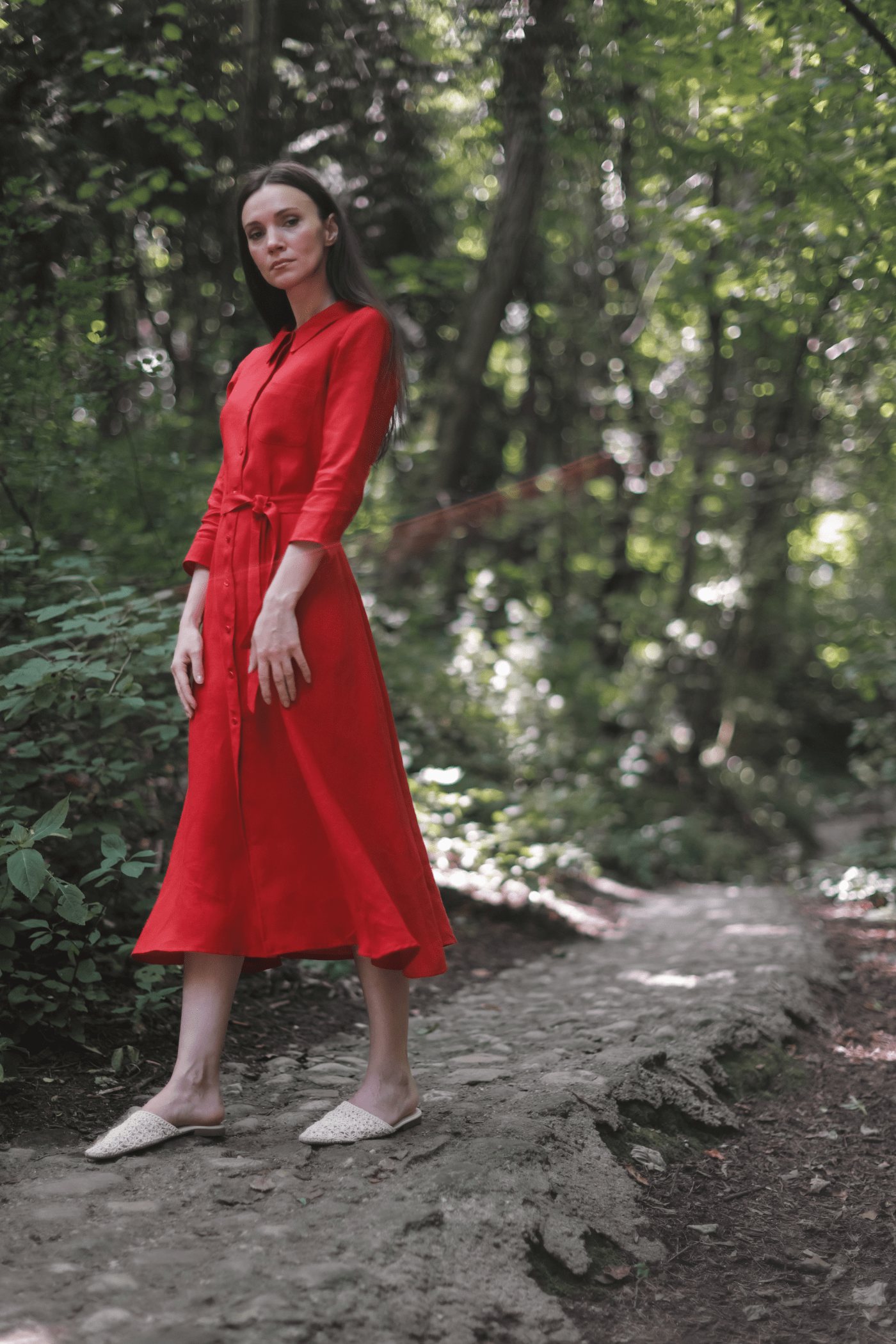 Rochie Din In Lungă Cu Guler Și Nasturi Marla Roșu