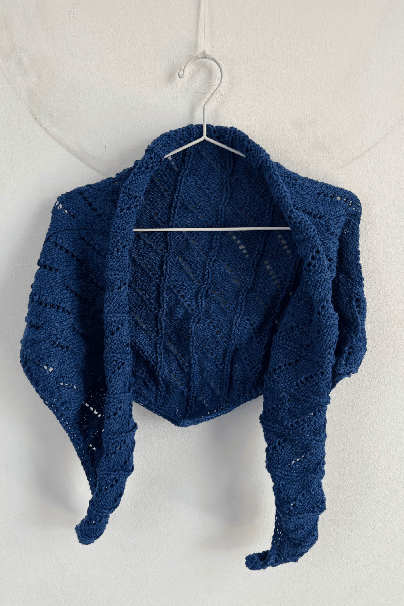 Șal Tricotat Manual din Lână Bleumarin FERIGA