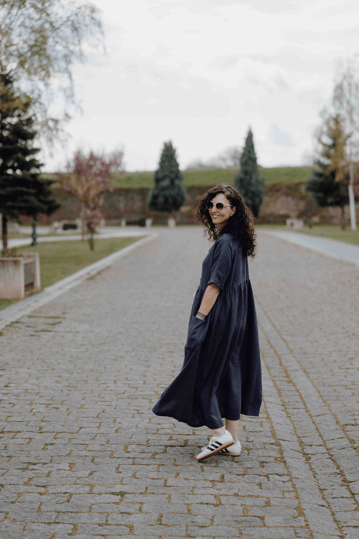 Rochie din In Oversized cu Mânecă Scurtă și Nasturi Sienna