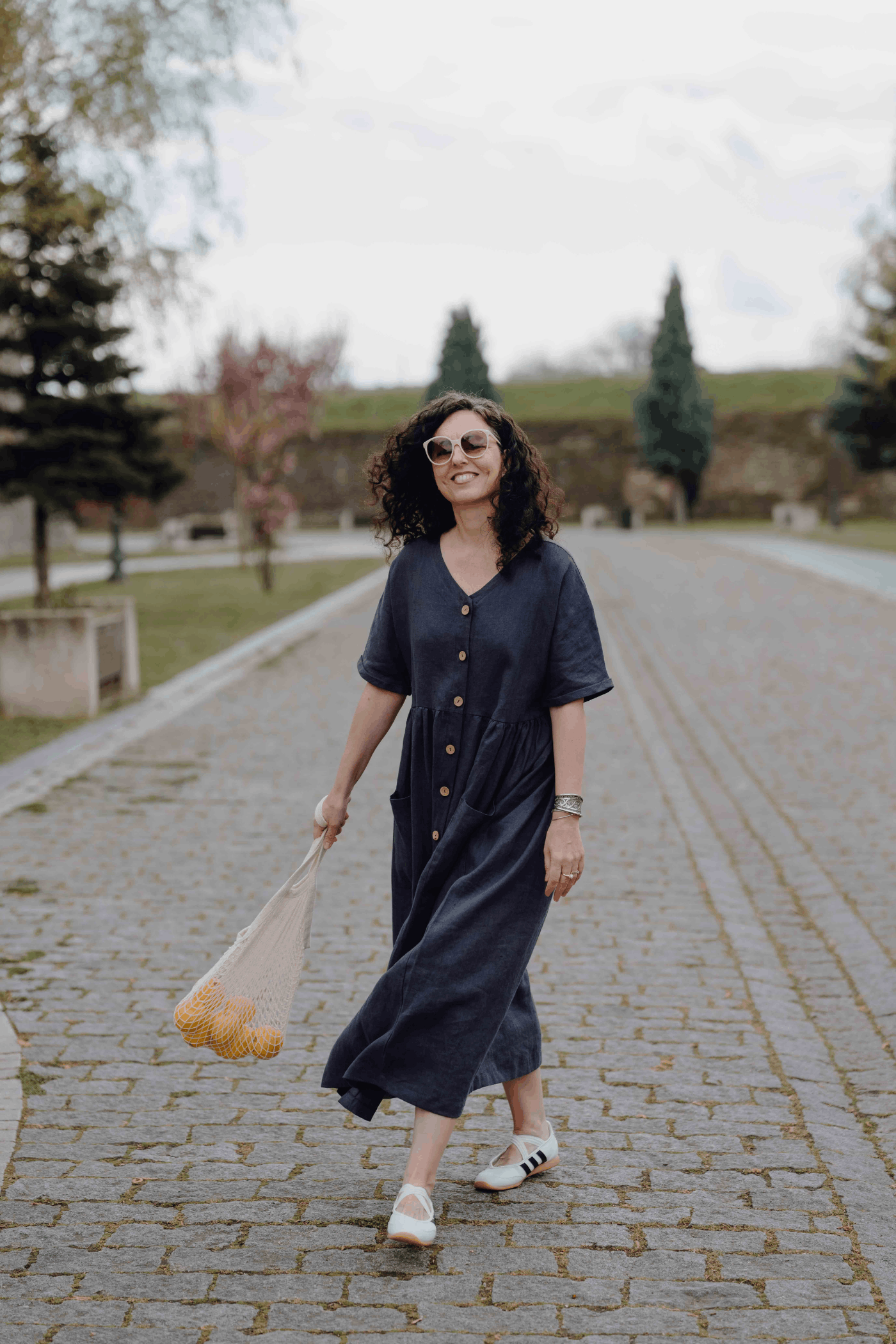 Rochie din In Oversized cu Mânecă Scurtă și Nasturi Sienna