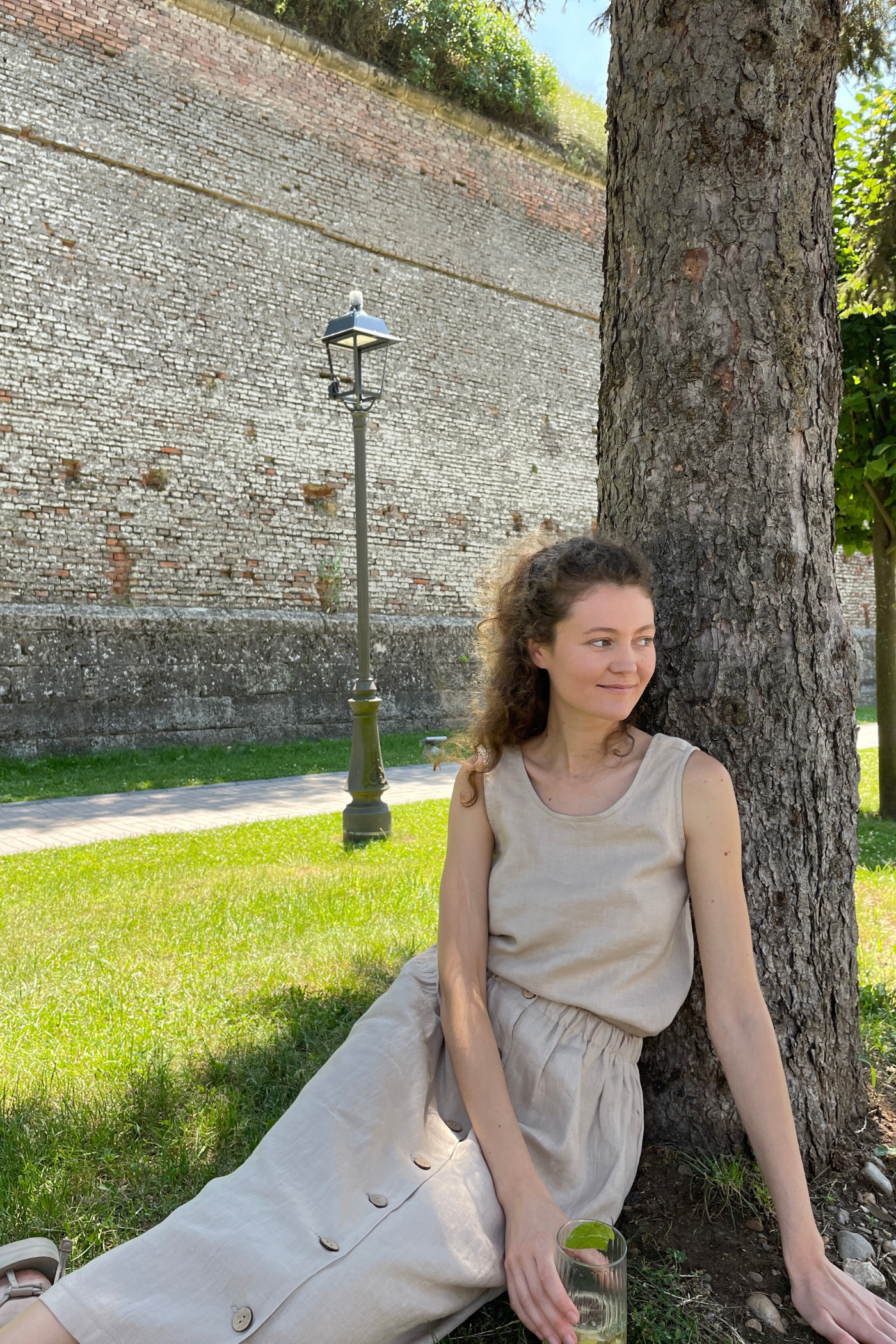 <tc>Linen skirt with buttons and elasticated waist</tc>