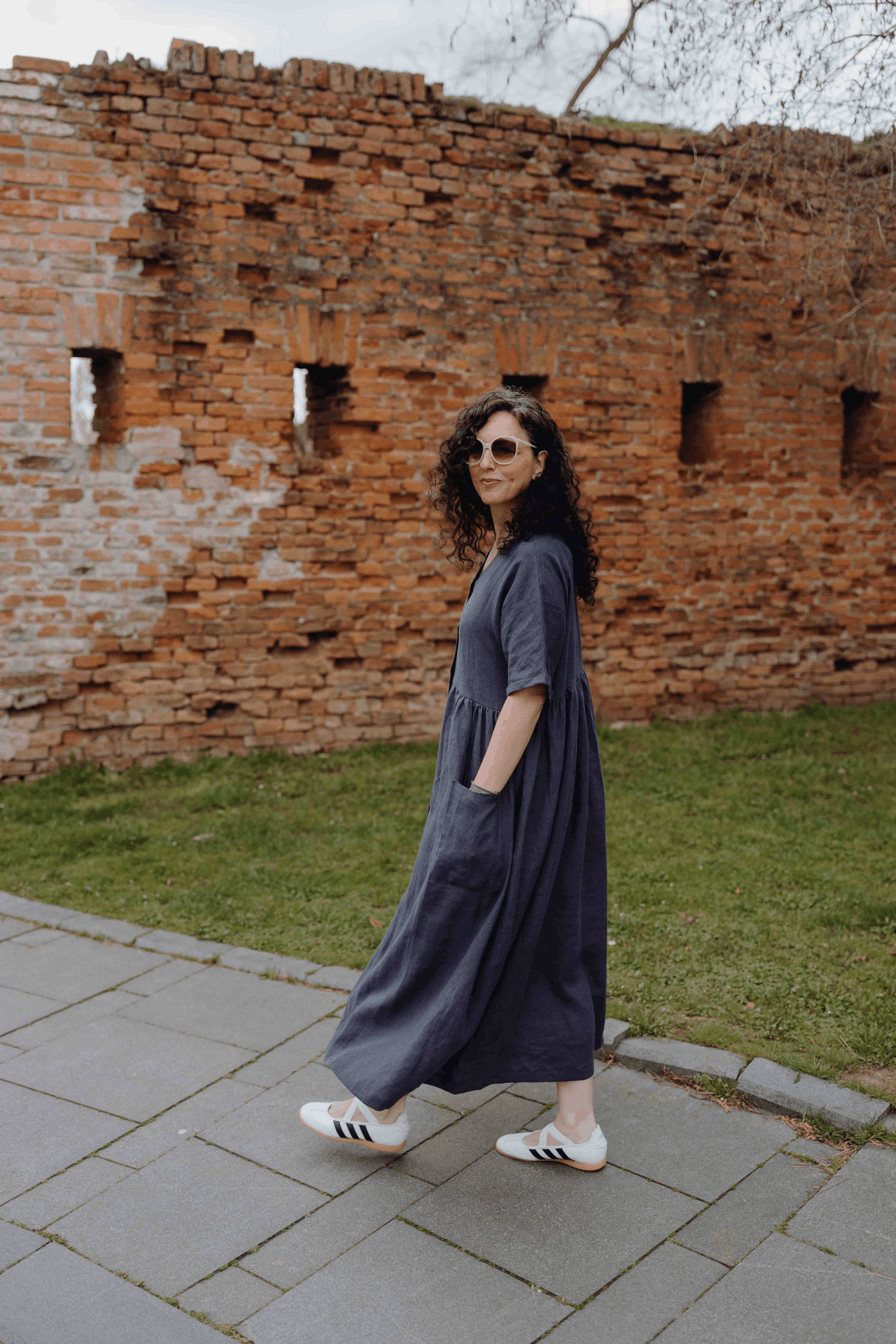 Rochie din In Oversized cu Mânecă Scurtă și Nasturi Sienna