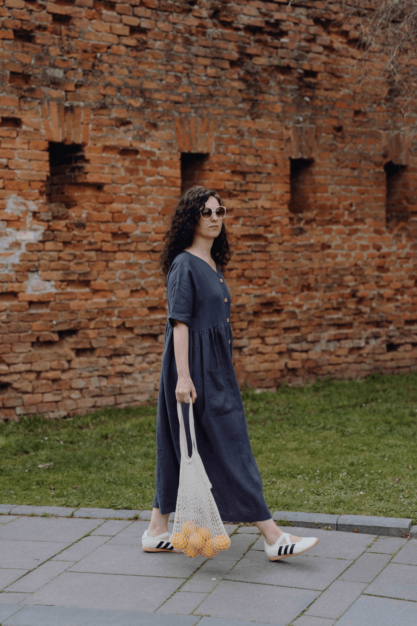 Rochie din In Oversized cu Mânecă Scurtă și Nasturi Sienna