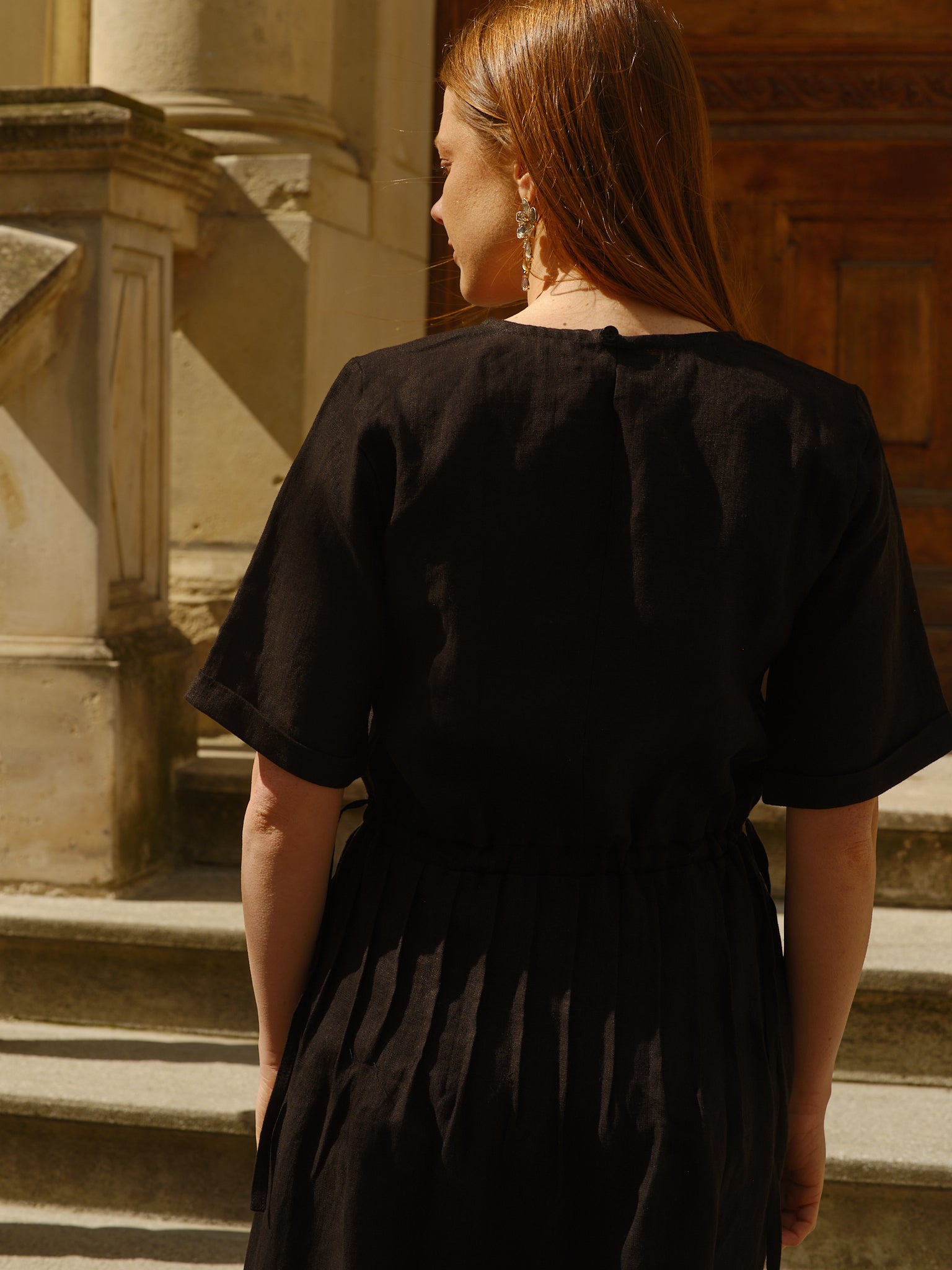 Rochie din In cu Mânecă Scurtă și Șnur în Talie Harriet Negru