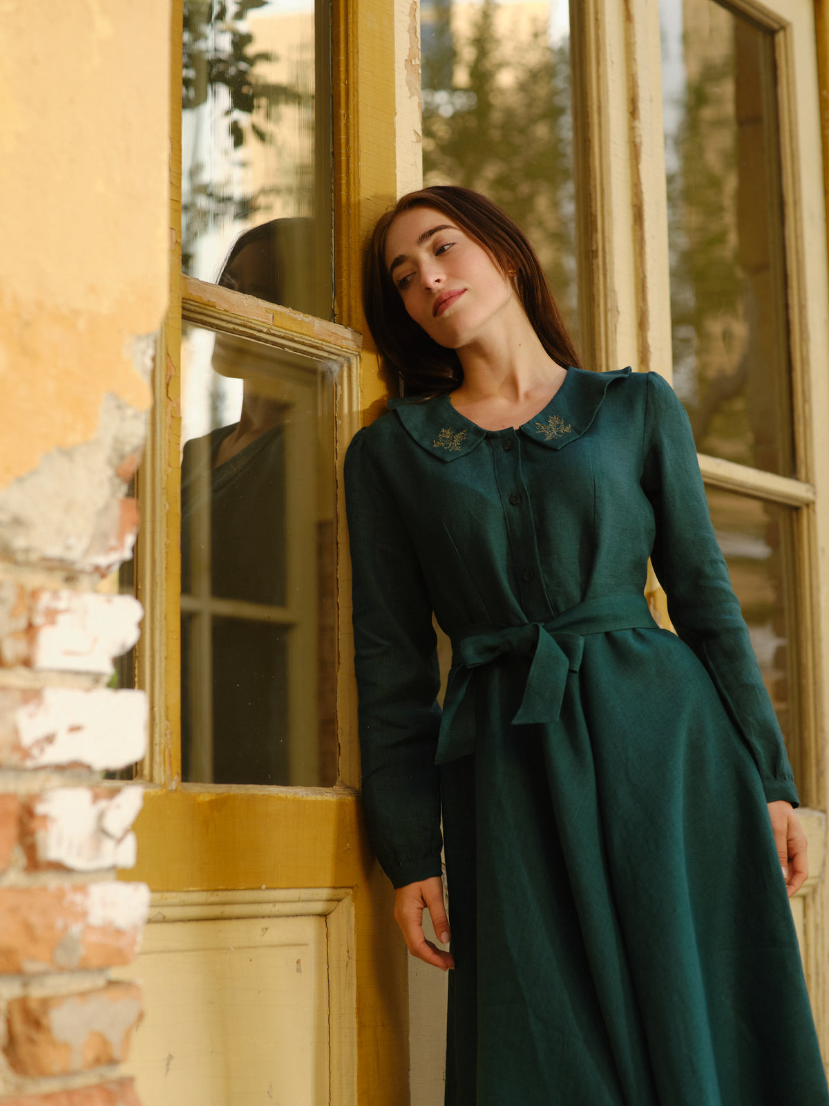 Rochie din In cu Mânecă Lungă și Broderie Sylvie