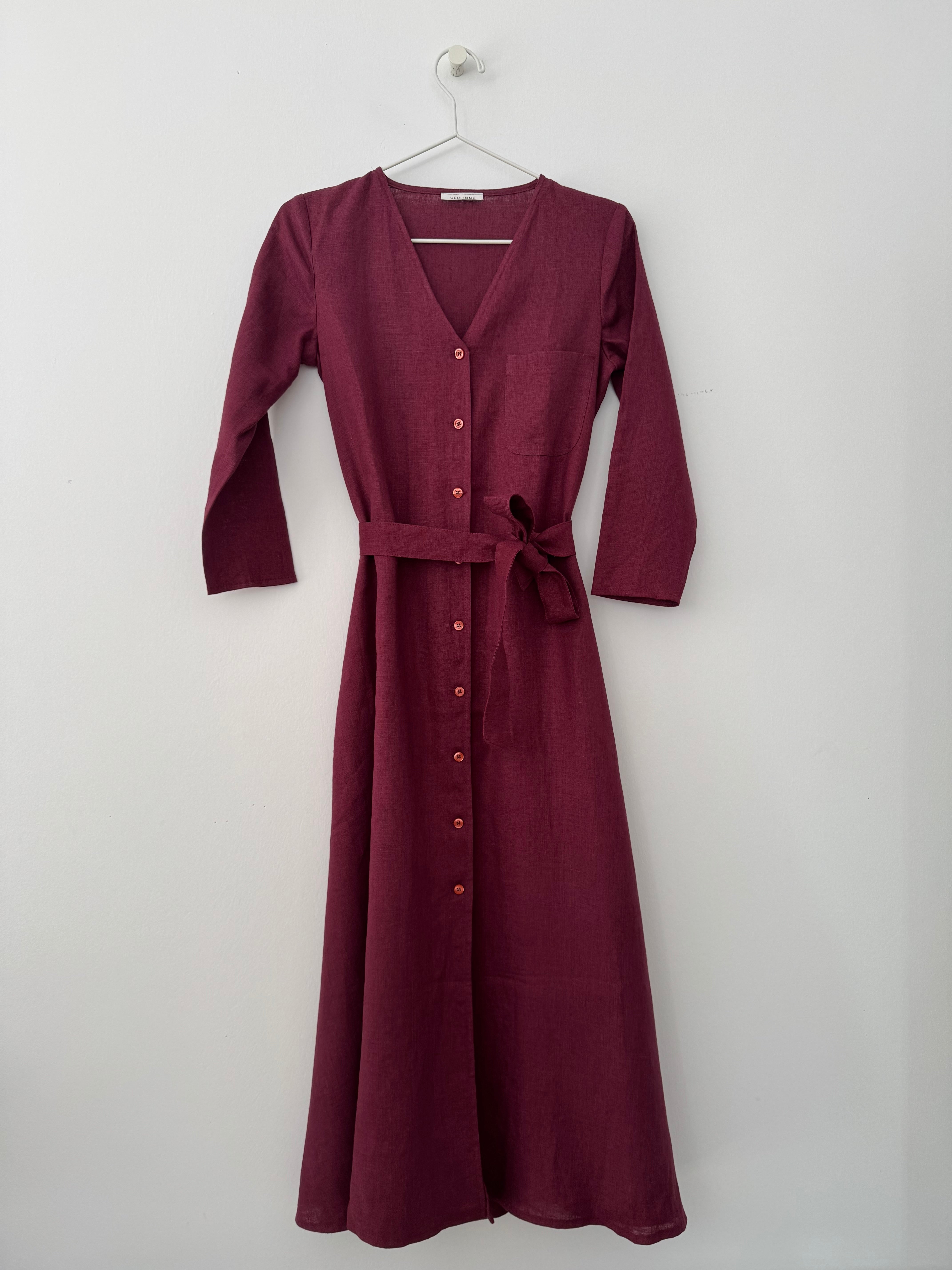 Rochie De In Lungă Cu Nasturi Și Cordon Prună